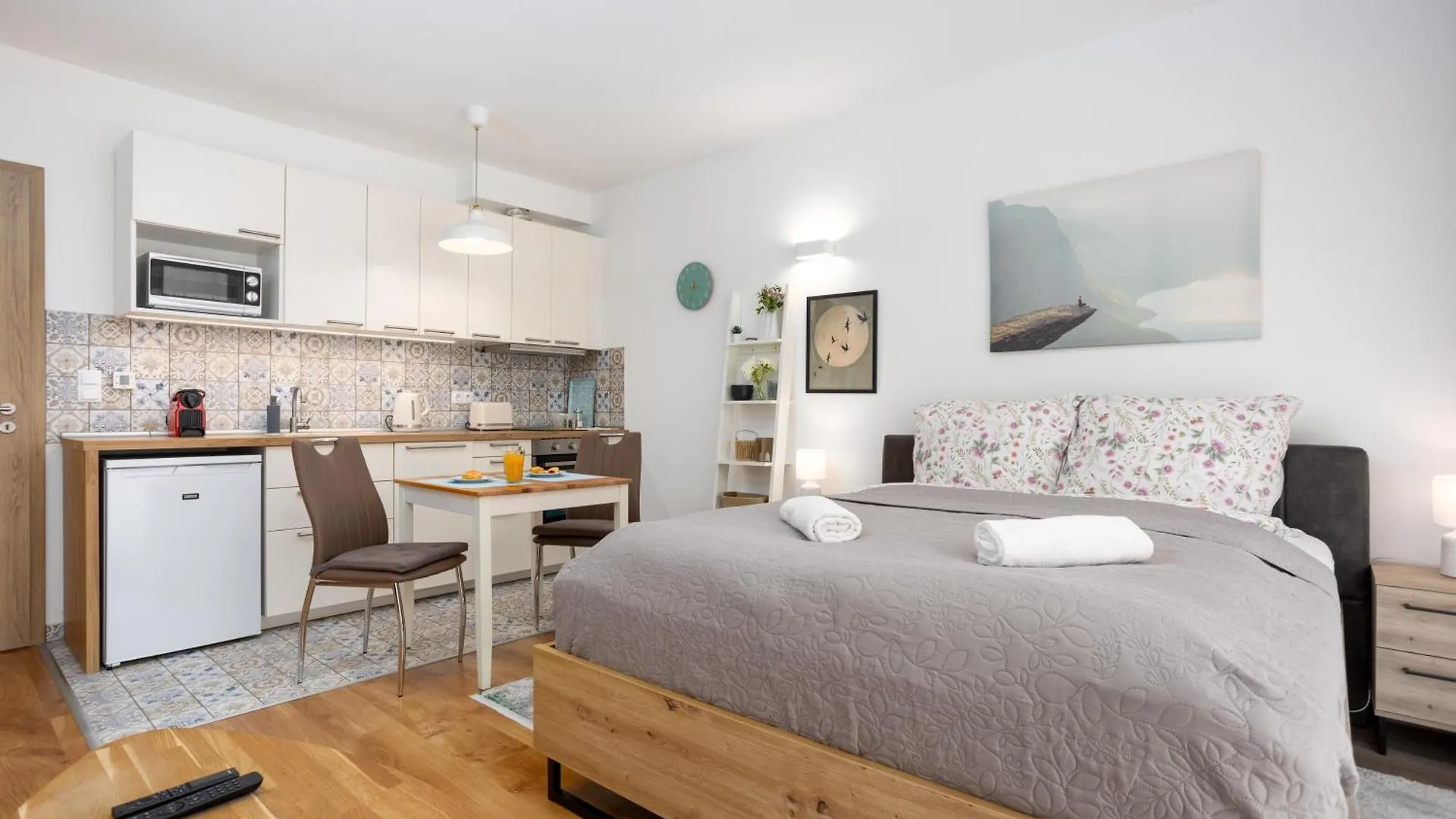 Vivid Studio With Balcony With Free Private Parking Budapest